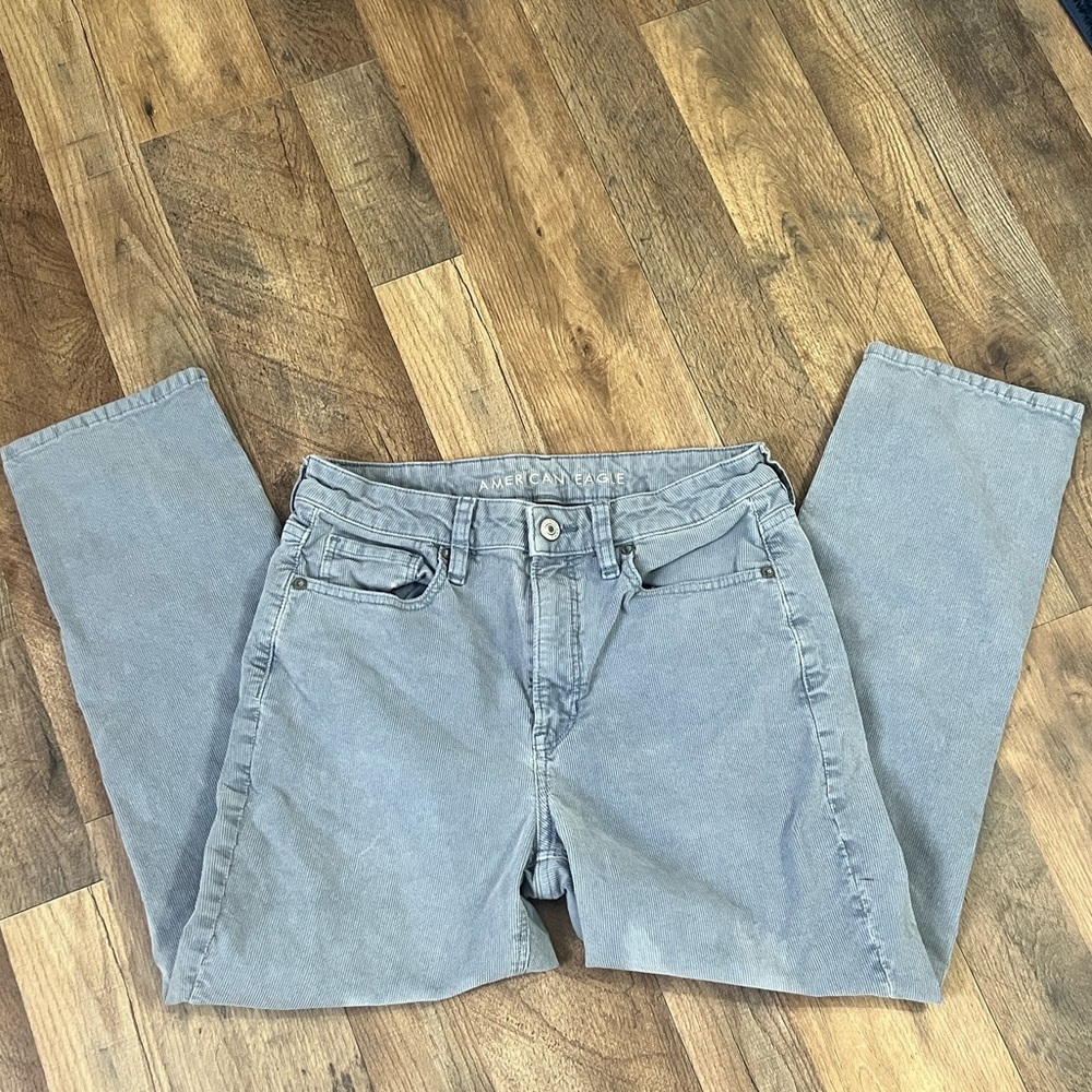 American Eagle Outfitters Smokey blue corduroy mom straight Jean sz 6 short